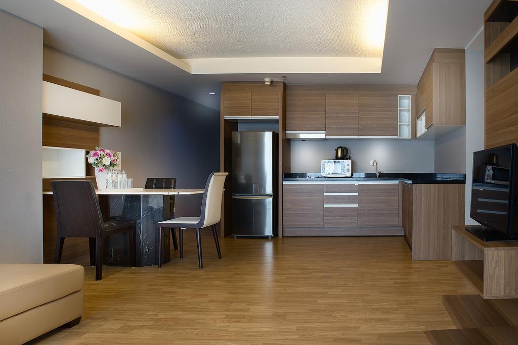 The Capital Resort @ Sukhumvit 50 Bangkok Exterior foto A modern kitchen