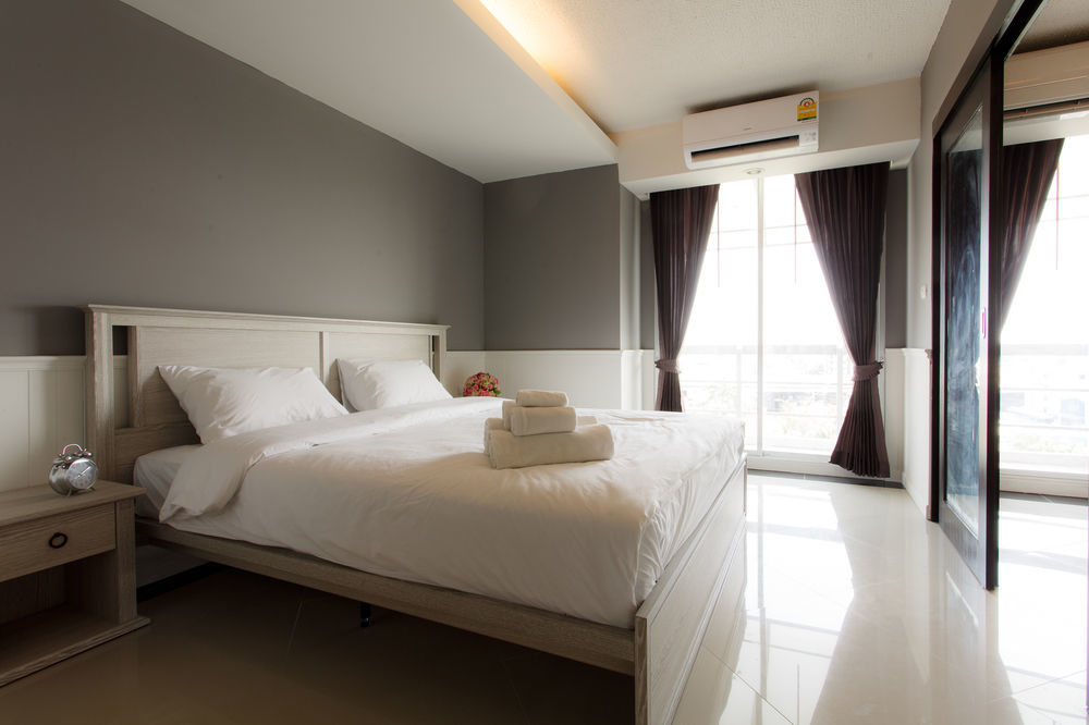 The Capital Resort @ Sukhumvit 50 Bangkok Exterior foto A bedroom in a hotel